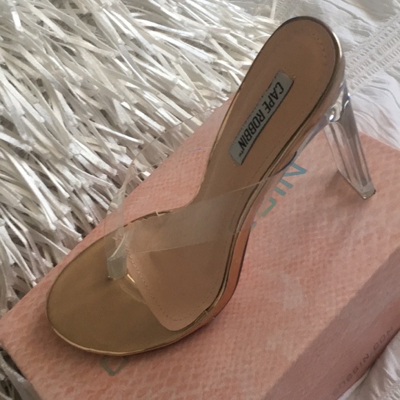 cape robbin clear sandals